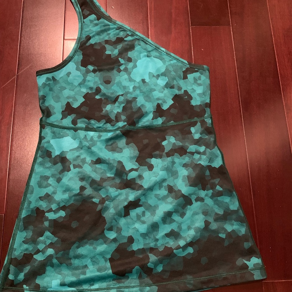 Lululemon yoga tank, shoulderless